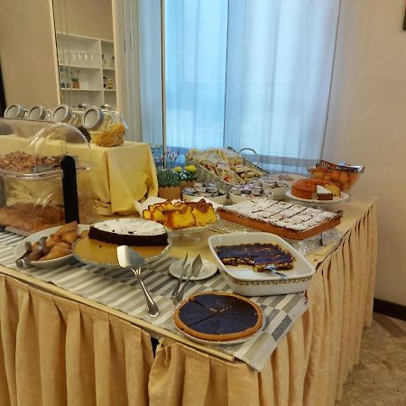 Hotel Brezza Rimini Kültér fotó