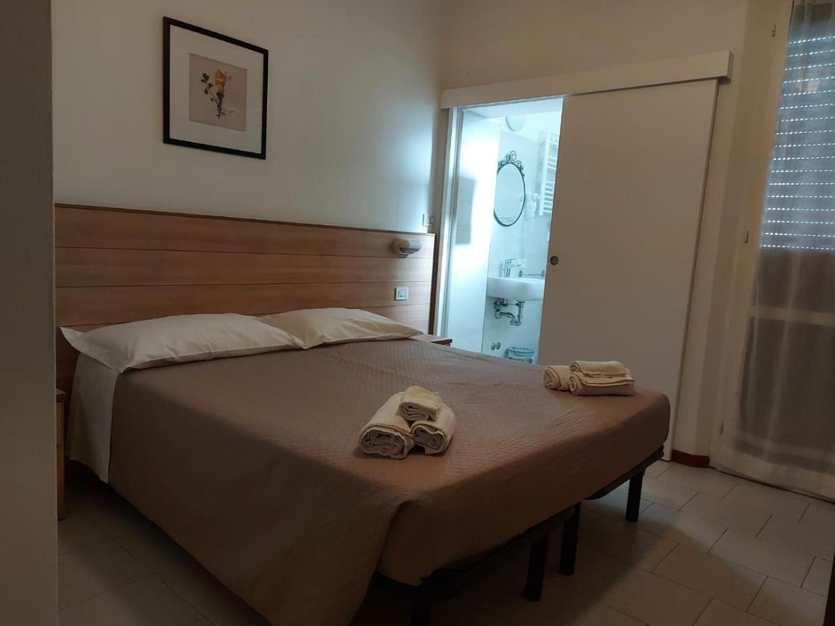 Hotel Brezza Rimini Kültér fotó
