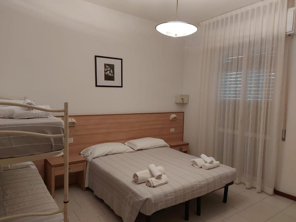 Hotel Brezza Rimini Kültér fotó