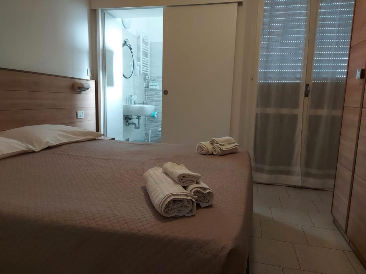 Hotel Brezza Rimini Kültér fotó