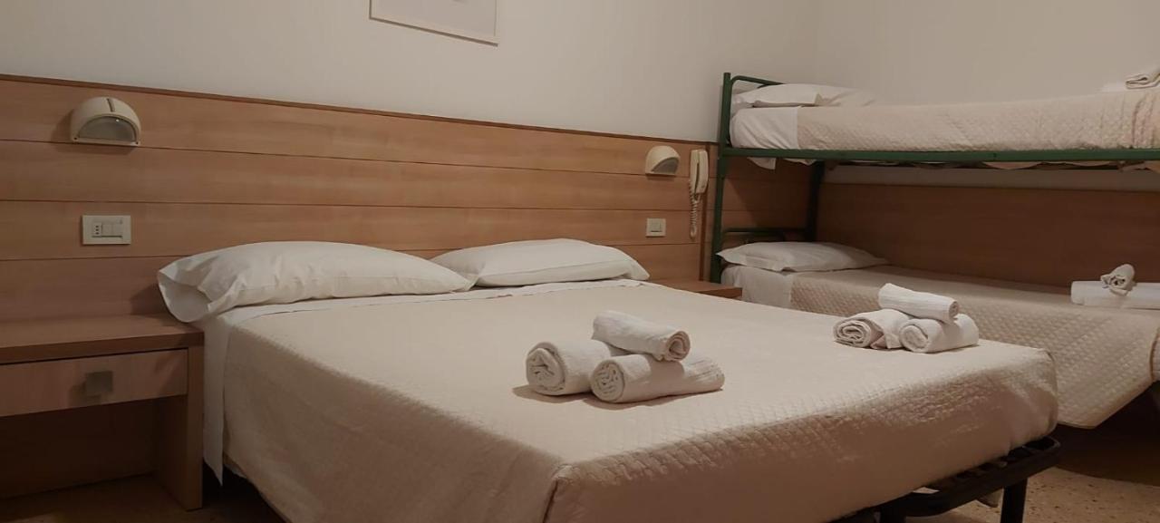 Hotel Brezza Rimini Kültér fotó
