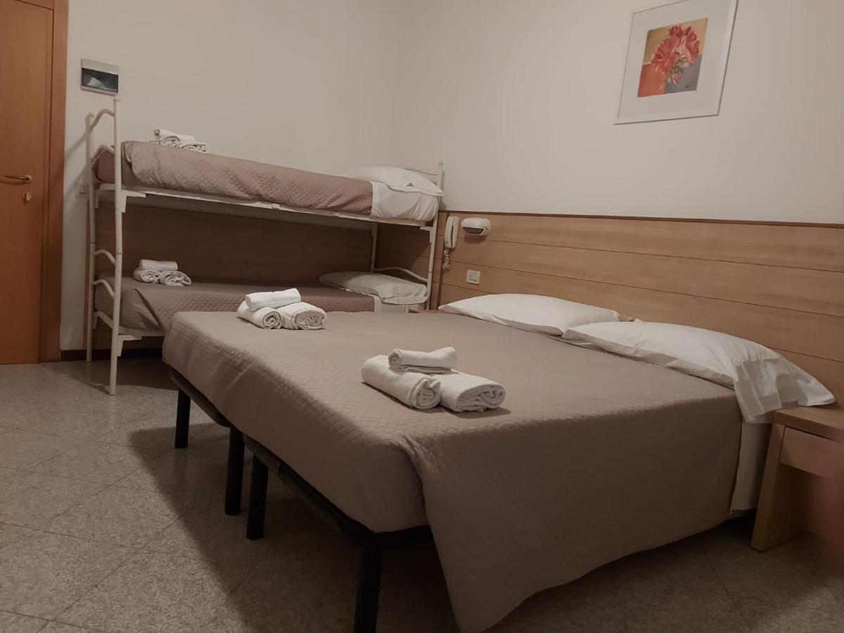 Hotel Brezza Rimini Kültér fotó