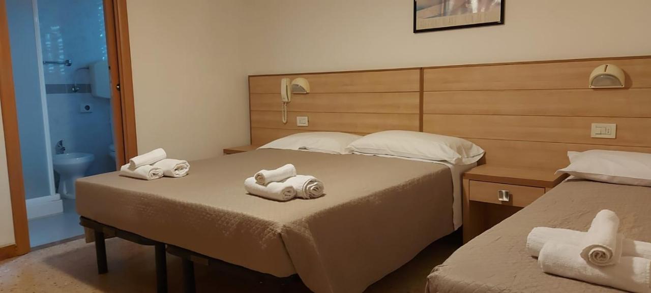 Hotel Brezza Rimini Kültér fotó