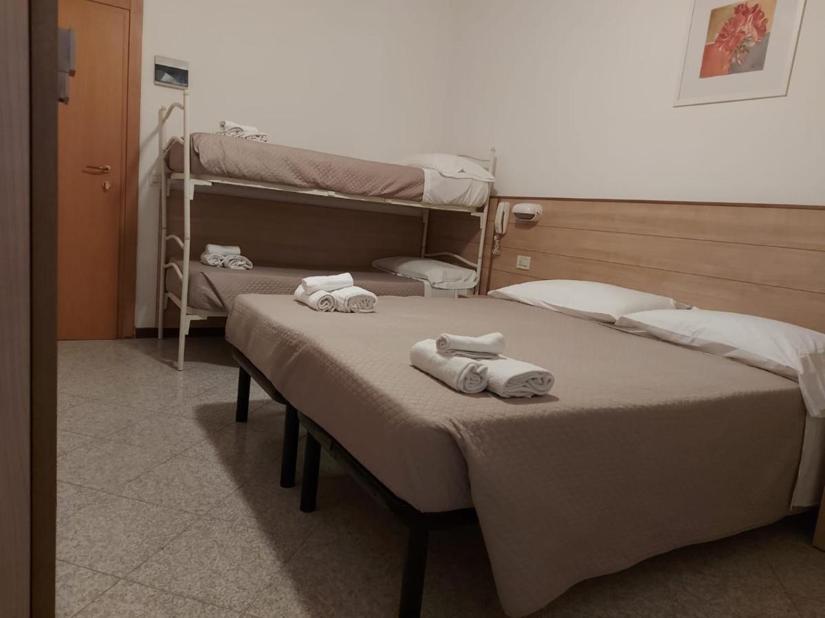 Hotel Brezza Rimini Kültér fotó