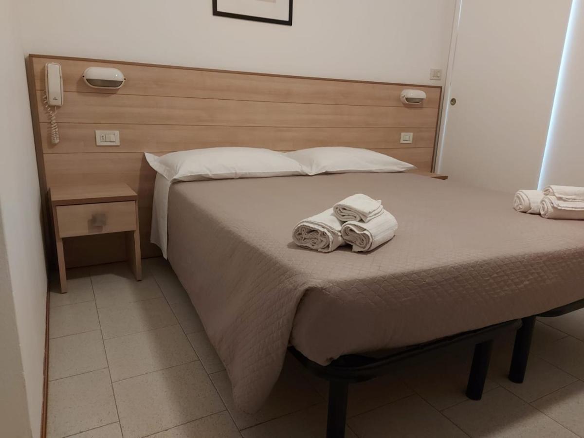 Hotel Brezza Rimini Kültér fotó