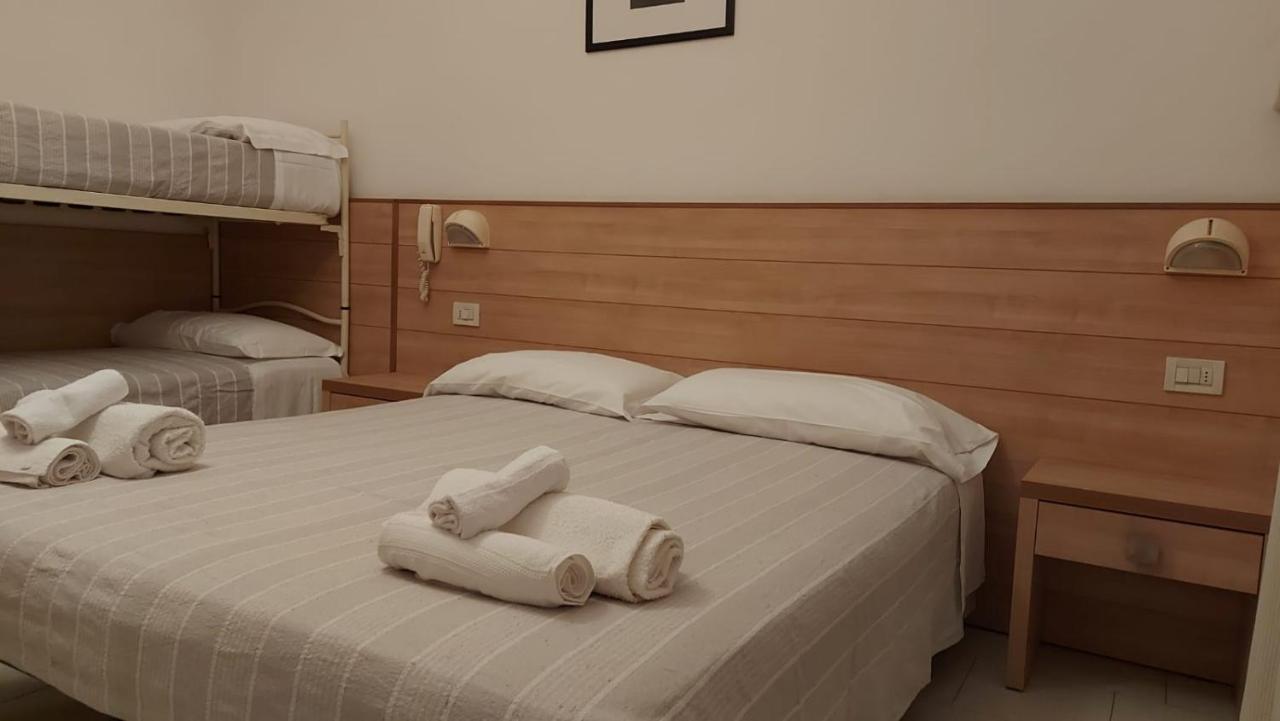 Hotel Brezza Rimini Kültér fotó