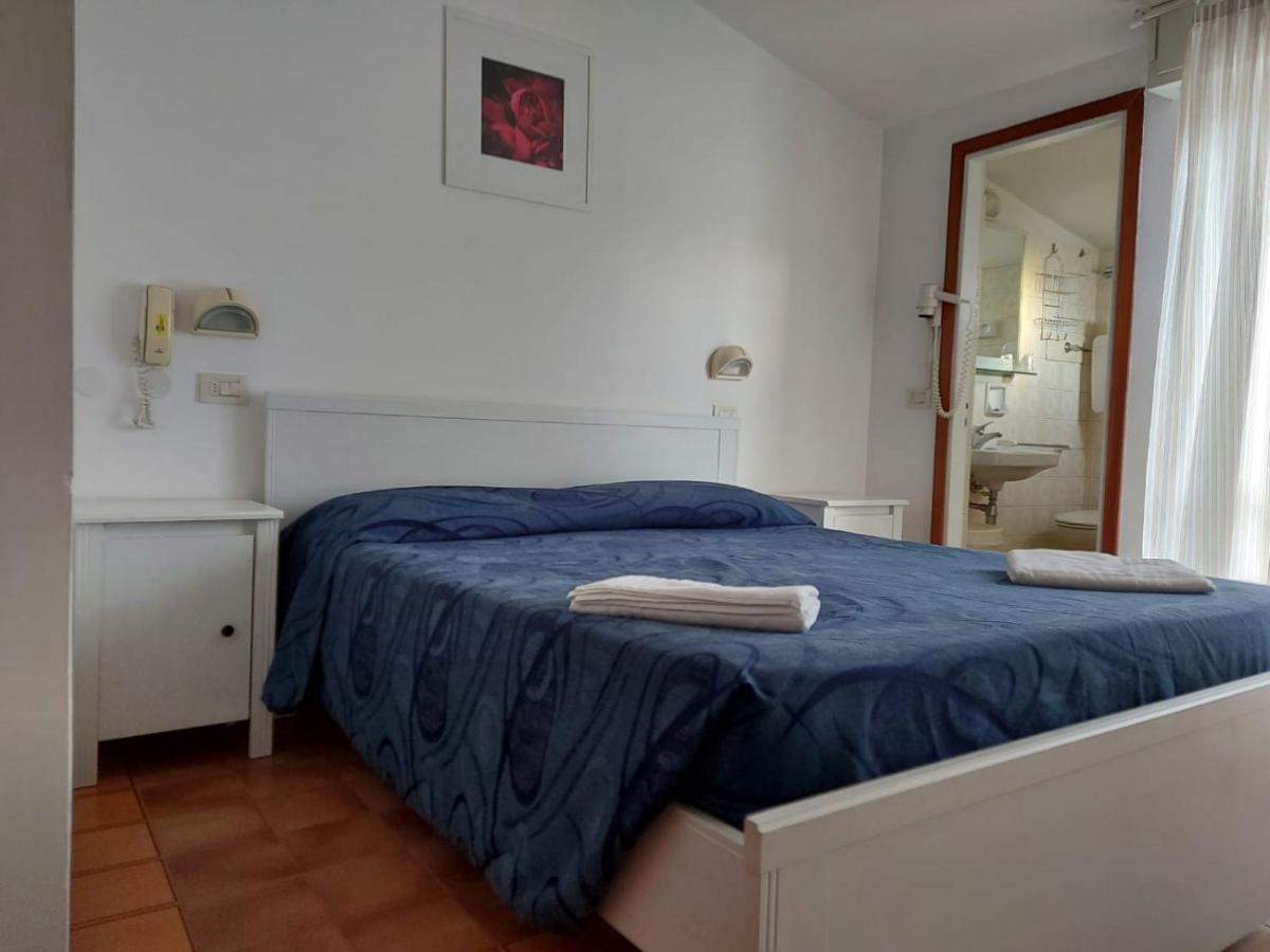 Hotel Brezza Rimini Kültér fotó