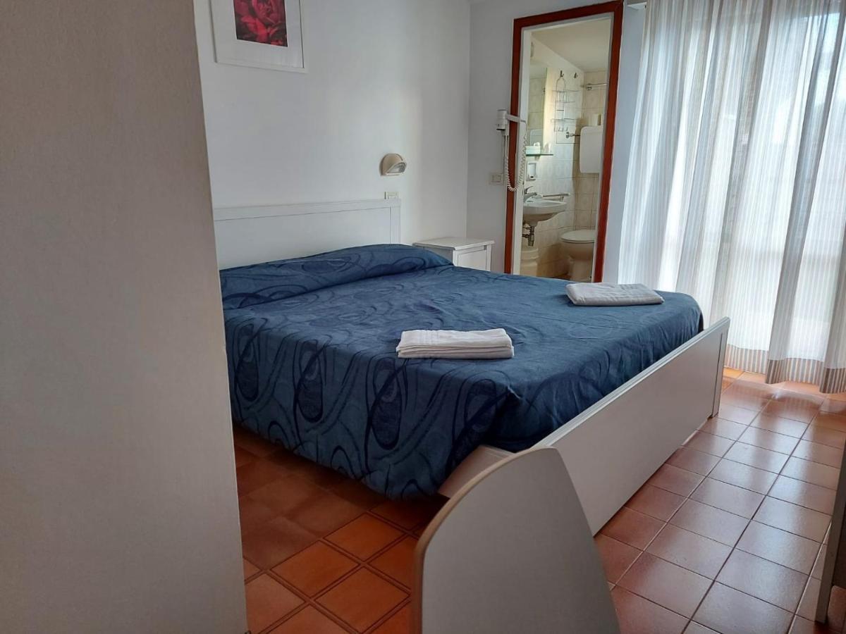 Hotel Brezza Rimini Kültér fotó