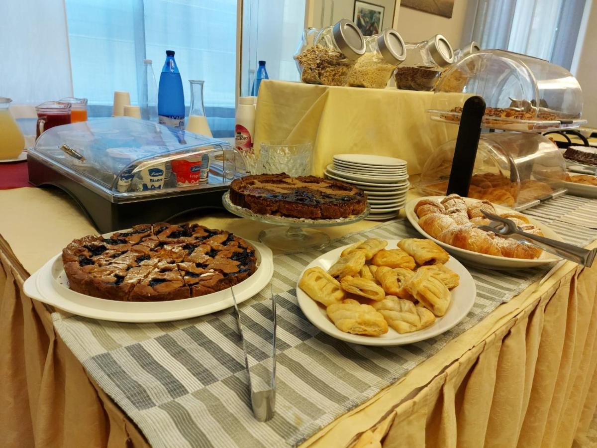 Hotel Brezza Rimini Kültér fotó