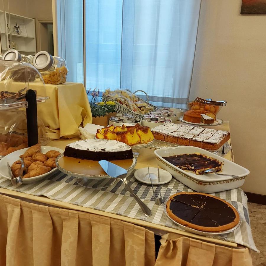 Hotel Brezza Rimini Kültér fotó
