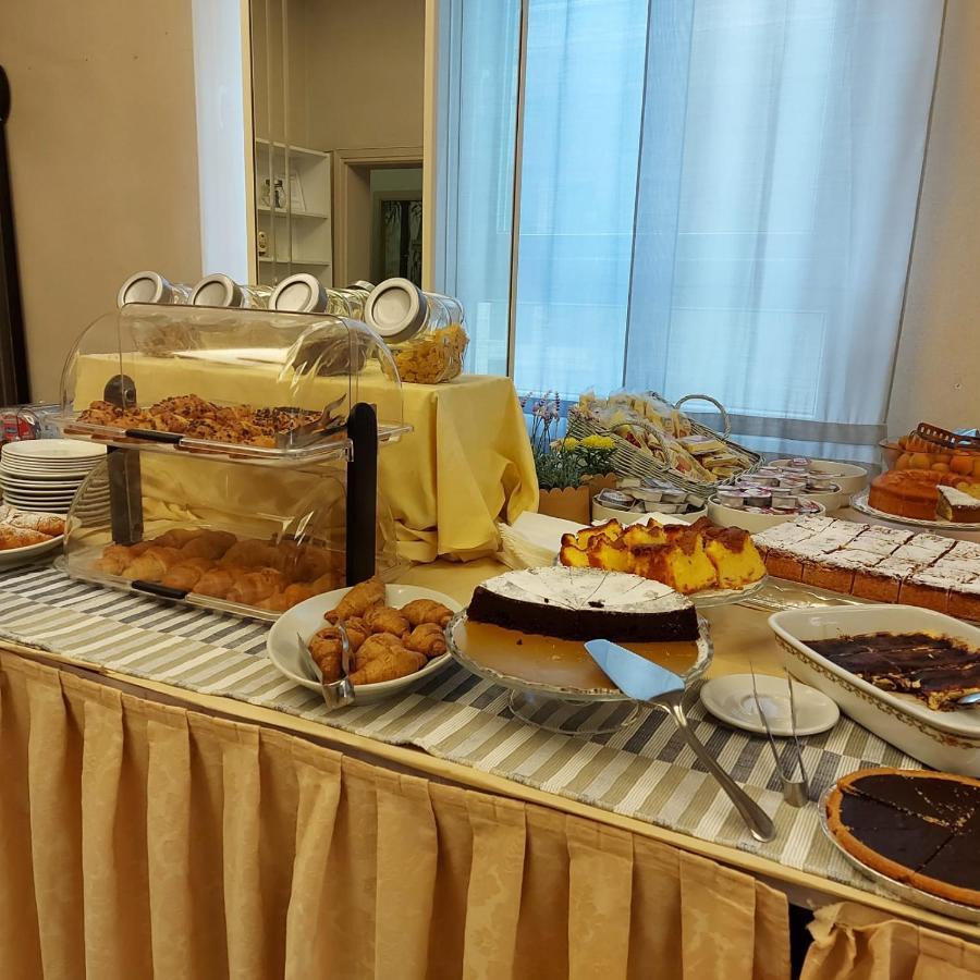 Hotel Brezza Rimini Kültér fotó