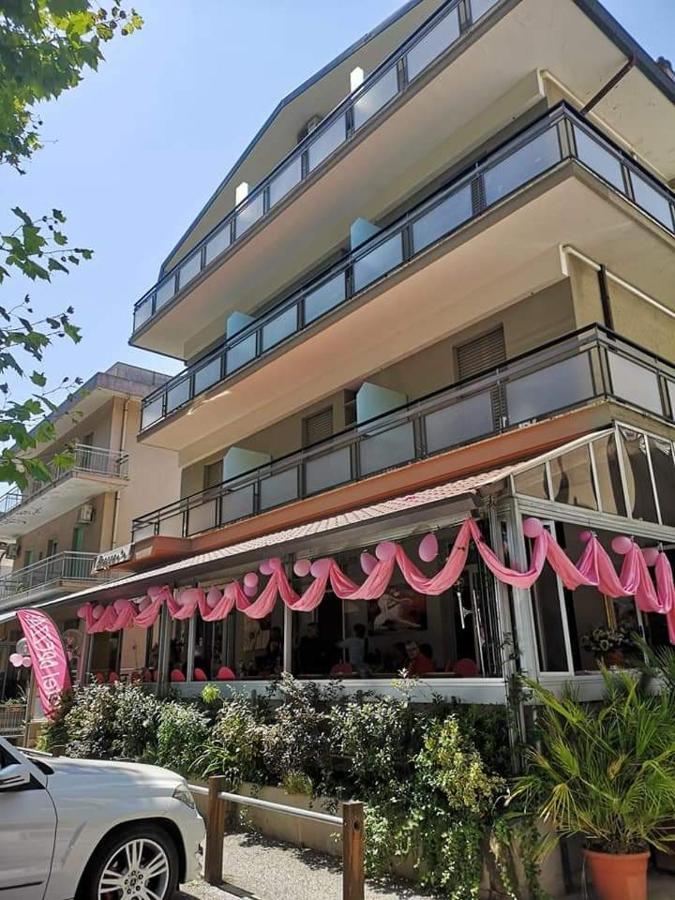 Hotel Brezza Rimini Kültér fotó