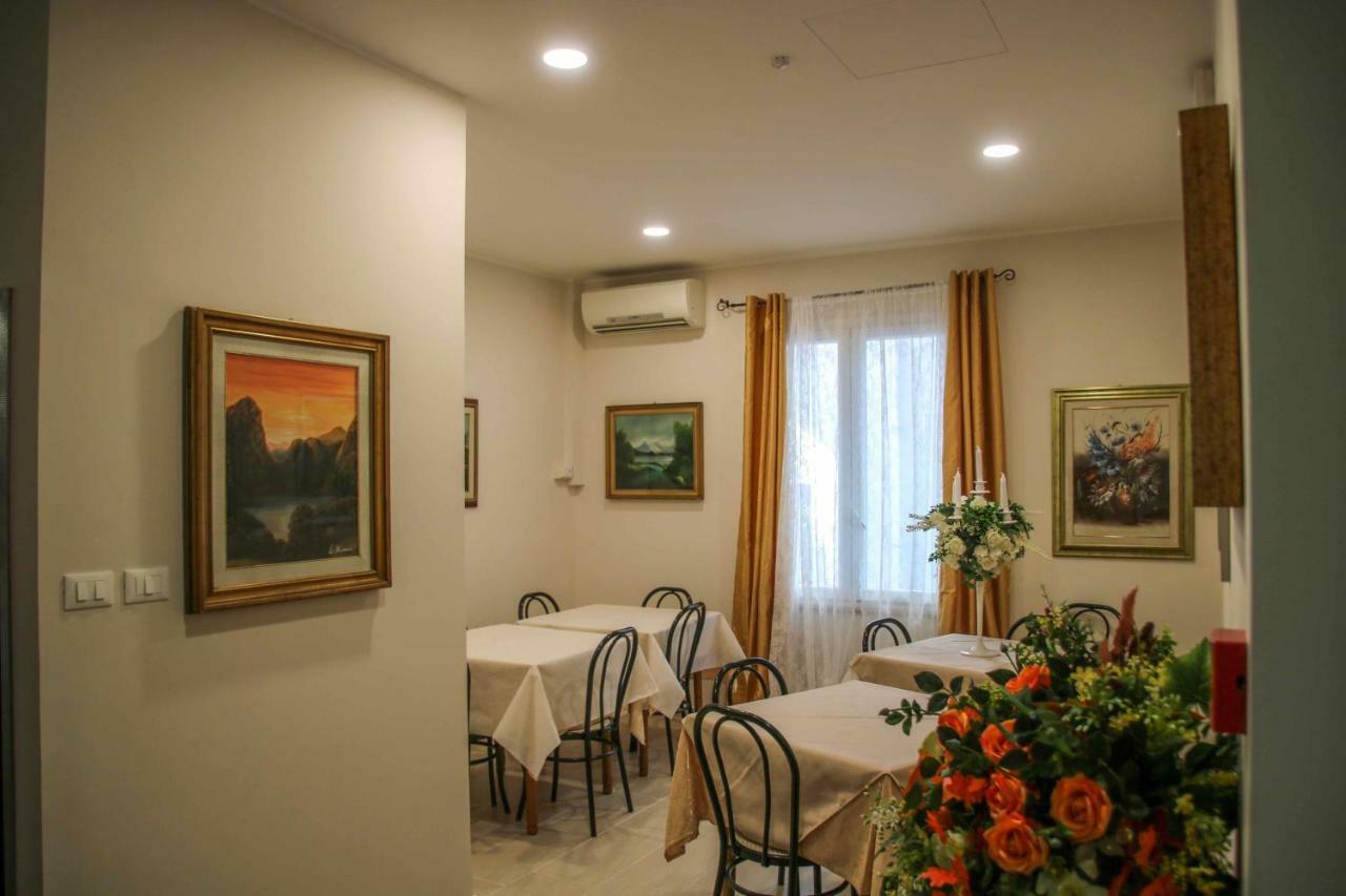 Hotel Brezza Rimini Kültér fotó