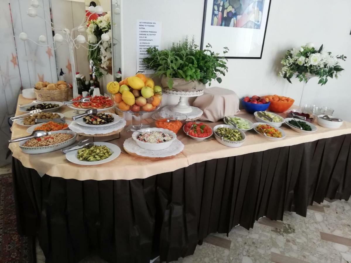 Hotel Brezza Rimini Kültér fotó